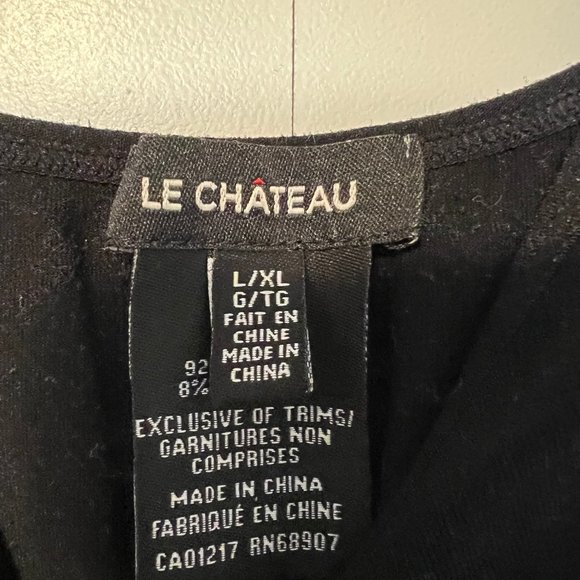 Black Le Chateau Top in size L/XL with V-neck - Picture 2 of 2